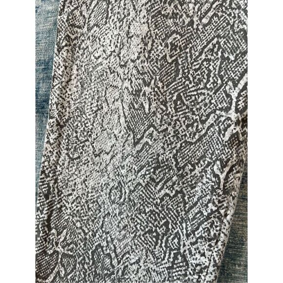 Ruby Rd Gray Snake Print Cropped Denim Jeans Size 10 - Picture 6 of 6